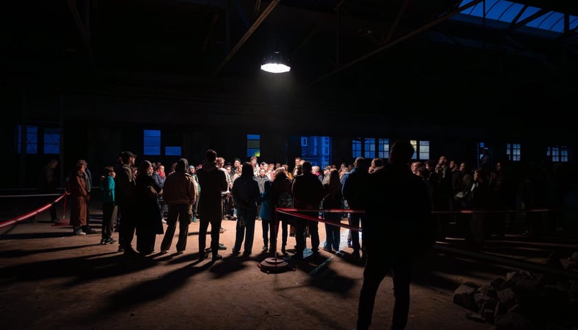Zwiedzanie przestrzeni, w kt&oacute;rej powstanie nowa siedziba BWA przy Kolejowej