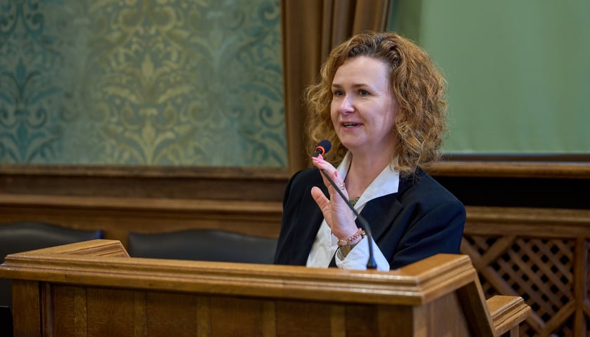 Zwiedzanie sali sesyjnej Rady Miejskiej Wrocławia oraz gabinetu prezydenta Wrocławia w Noc Muze&oacute;w