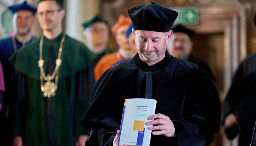 <p>Uroczystość przyznania Serhijowi Żadanowi tytułu doktora honoris causa Uniwersytetu Wrocławskiego</p>
