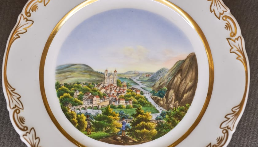 <p>Talerz z wedutą Barda</p>