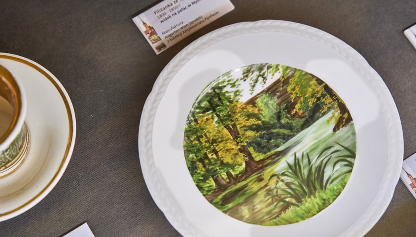 Wystawę &bdquo;Śląskie weduty na porcelanie&rdquo; obejrzymy do 30 września