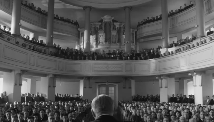 <p>Wykład Thomasa Manna filmowany w kościele w Wałbrzychu</p>