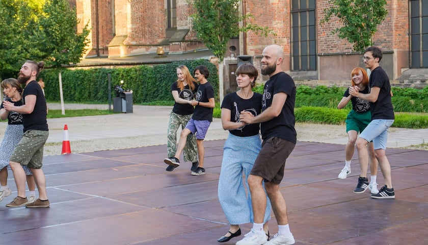 Parkiet taneczny na Skwerze Wrocławianek. Pierwszy dzień imprezy, 26 czerwca 2026 r.