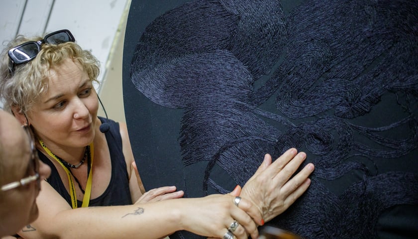 Justyna Kosińska &ndash; &bdquo;Membrana&rdquo;, haft na tkaninie, 24. Przegląd Sztuki Survival