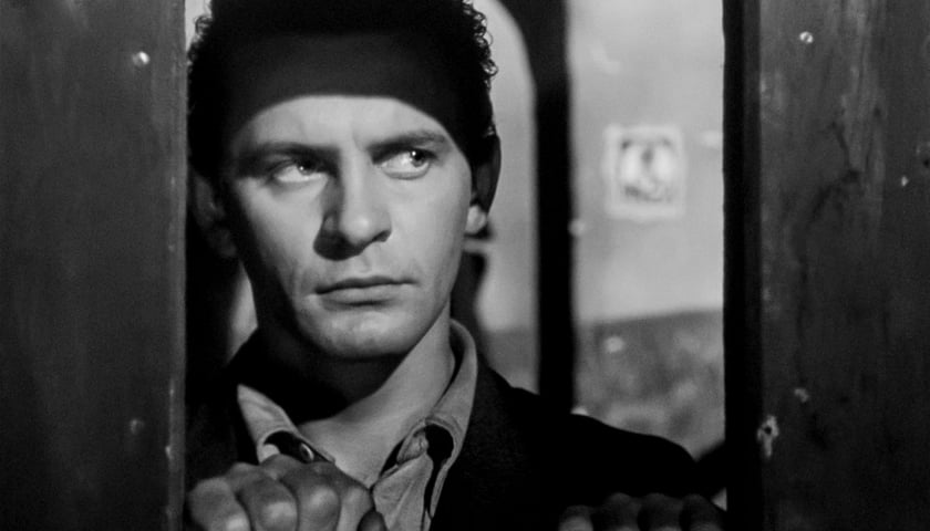 <p>Tadeusz Łomnicki. Kadr z filmu "Pokolenie", reż. Andrzej Wajda&nbsp;</p>