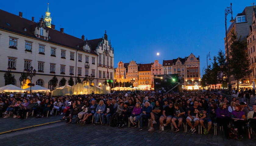 Kino plenerowe w Rynku w ramach festiwalu Tauron Nowe Horyzonty.