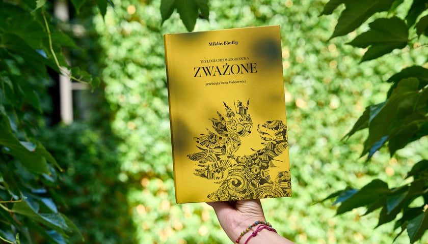 <p class="MsoNormal">Mikl&oacute;s B&aacute;nffy, &bdquo;Zważone. Trylogia Siedmiogrodzka&rdquo;, przełożyła Irena Makarewicz, Wydawnictwo officyna&nbsp;</p>