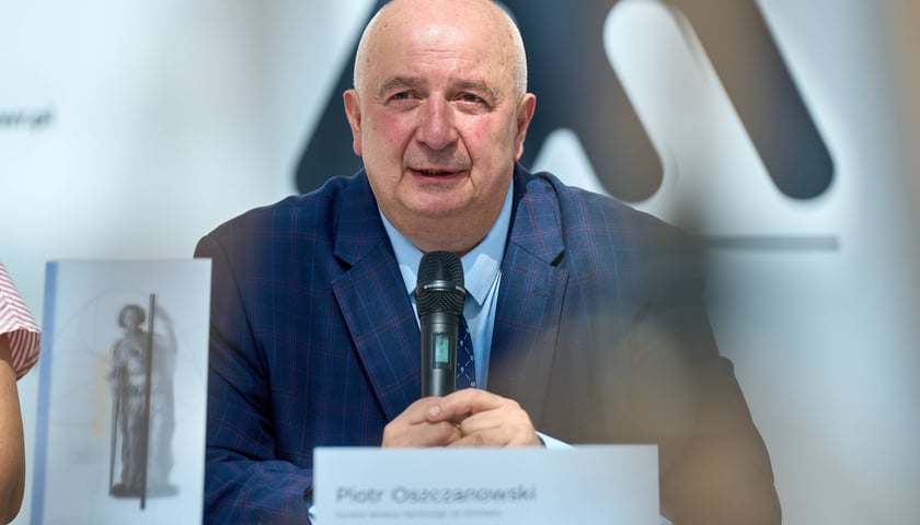 <p>prof. Piotr Oszczanowski, dyrektor Muzeum Narodowego we Wrocławiu</p>