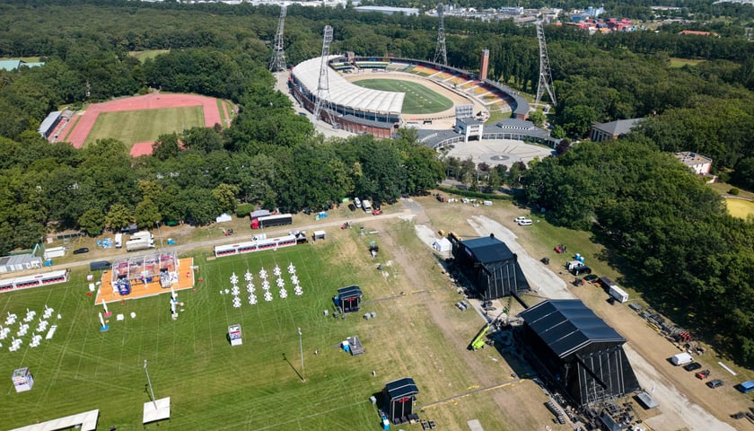 Na Polach Marsowych trwa budowa miasteczka Męskiego Grania 2026, 30.07.2026 r.