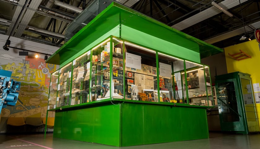 <p>Kiosk na wystawie &bdquo;Wrocław 1945-2016&rdquo; w Centrum Historii Zajezdnia</p>
