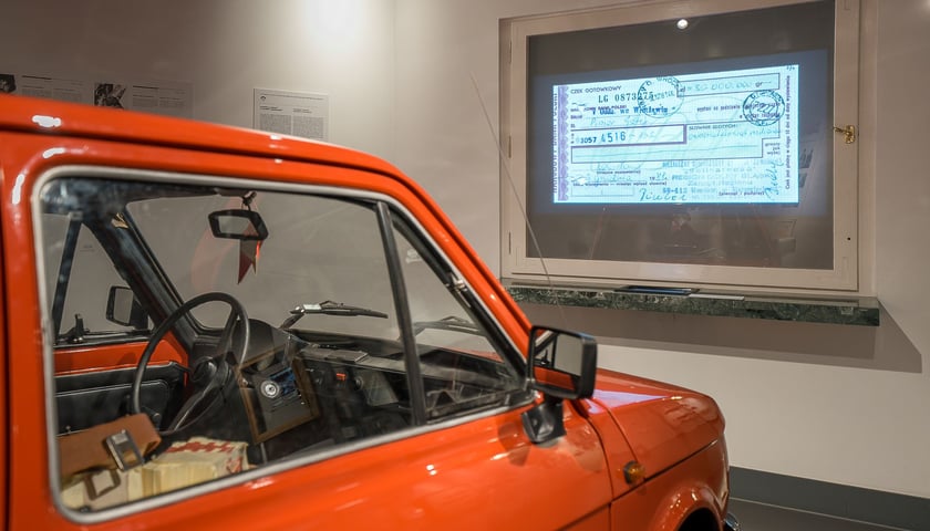 <p>Fiat 126p na wystawie &bdquo;Wrocław 1945-2016&rdquo; w Centrum Historii Zajezdnia</p>