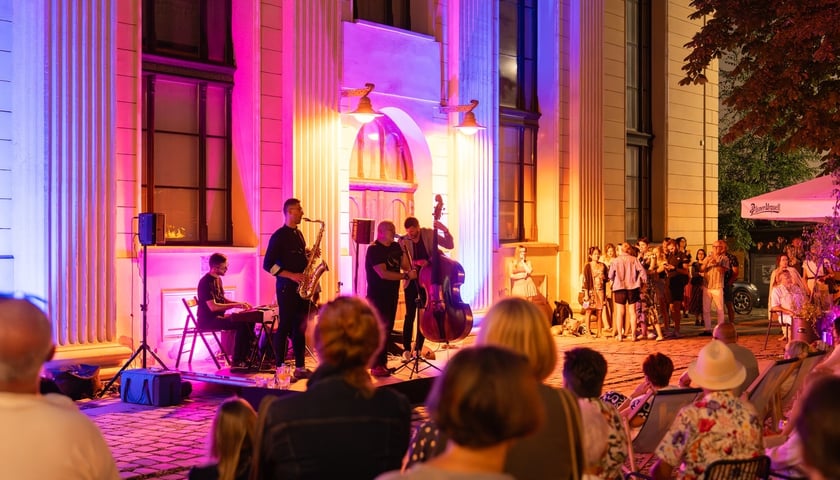 <p>Koncert 2 sierpnia na dziedzińcu Synagogi pod Białym Bocianem&nbsp;</p>