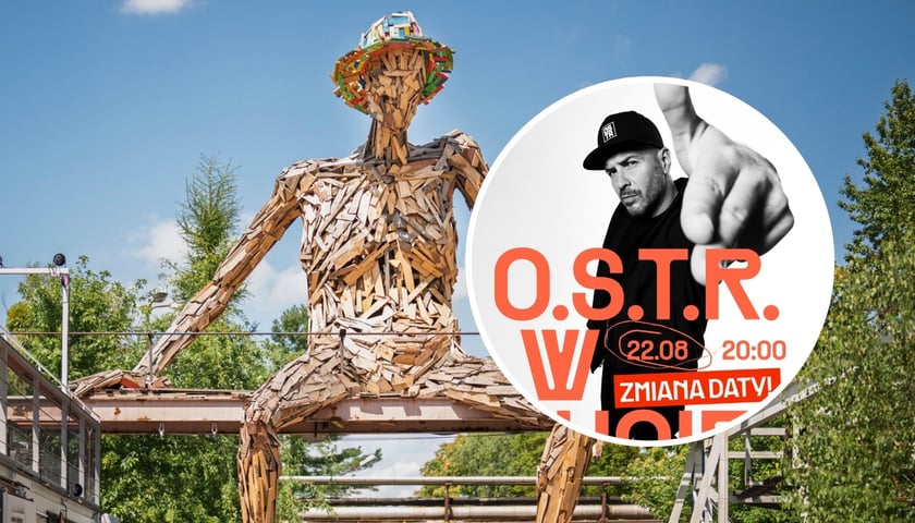 W tle "Hutas" charakterystyczna drewniana rzeźba postaci ludzkiej (centralny punkt strefy Huta przy ul. Grabiszyńskiej); w kółku: fragment plakatu zapowiadającego koncert O.S.T.R. w Hucie