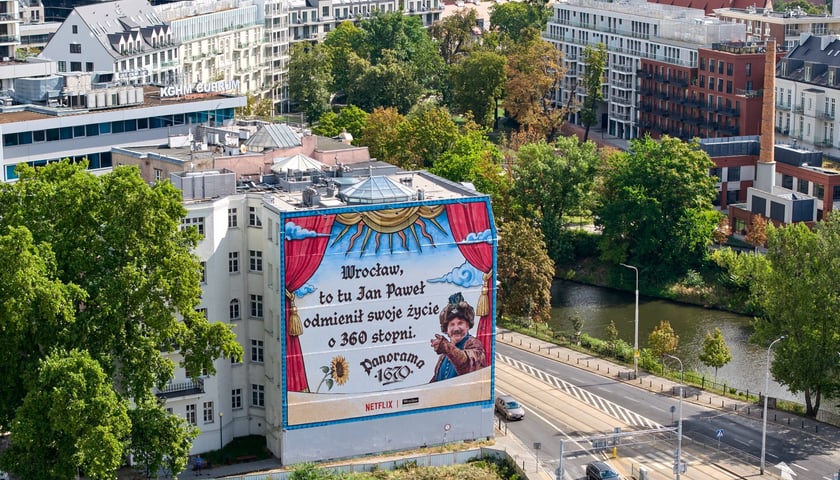 Mural z portretem Jana Pawła z serialu 1670, Wrocław, 19 sierpnia 2026
