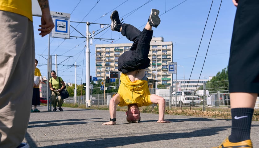 Wrocławscy tancerze zapowiadają Polską Platformę Tańca specjalnym performansem