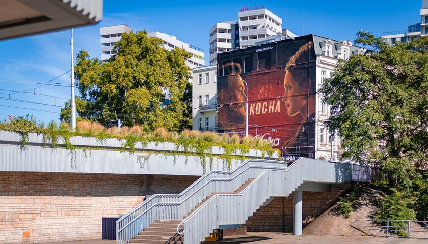 Mural serialowej Lalki we Wrocławiu, wrzesień 2026
