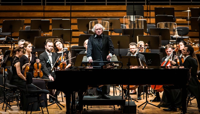 <p>Koncert NFM Filharmonii Wrocławskiej pod dyrekcją Maestra Jerzego Maksymiuka z 2023 roku</p>