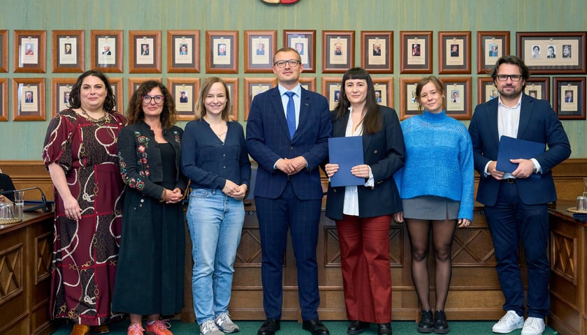 <p>Wręczenie dyplom&oacute;w laureatom programu &bdquo;Wrocławskie Wydawnictwa Muzyczne&rdquo;</p>