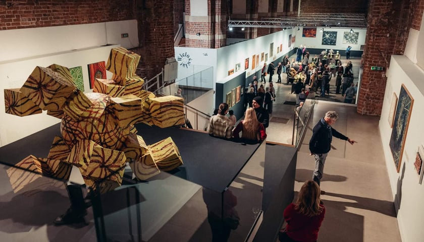 "Spacer w Parku Południowym" Anny Szpakowskiej-Kujawskiej na minionej wystawie "Wieloświaty" w Muzeum Architektury we Wrocławiu