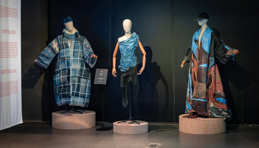 <p>Otwarcie wystawy "woda a moda", przygotowanej przez Fundację Play Sustain w Hydropolis. Wrocław, 22.09.2026</p>