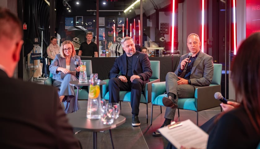 <p>Otwarcie wystawy "woda a moda", przygotowanej przez Fundację Play Sustain w Hydropolis. Wrocław, 22.09.2026</p>