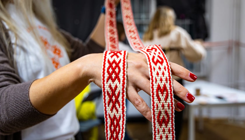 Warsztaty tkania tradycyjnych białoruskich pas&oacute;w. Festiwal Żywica, Wrocław 20.10.2026