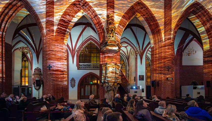 Spektakl świetlny „Genesis” w katedrze św. Marii Magdaleny