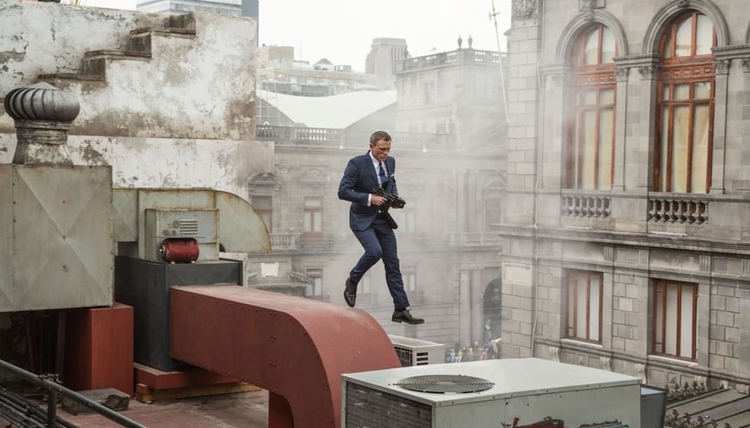 Bond przedpremierowo