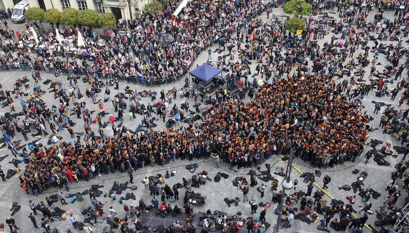 Gitarowy flash mob odbędzie się 1 maja o godz. 15.00 na wrocławskim Rynku.