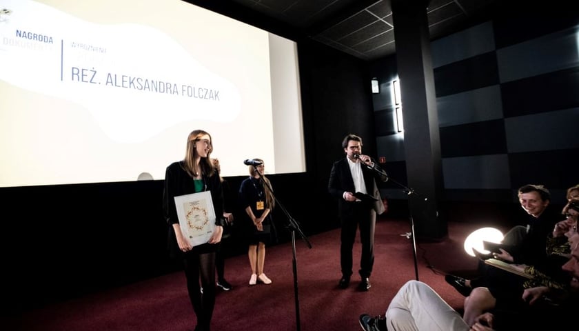 Wyróżnienie odebrała także Aleksandra Folczak, która wyreżyserowała dokument ?Poczekalnia?