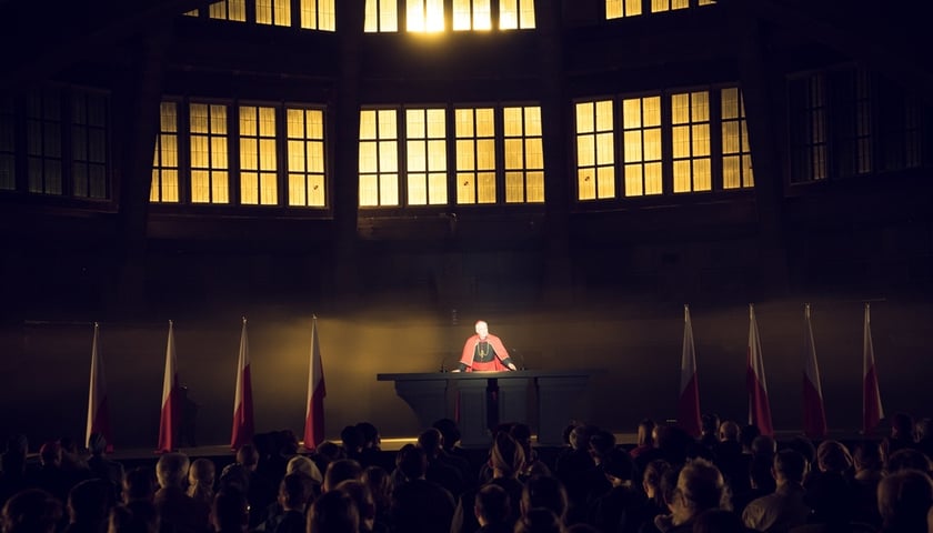 Hala Stulecia pojawiła się w serialu Netflixa "1983"