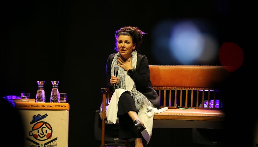Olga Tokarczuk podczas spotkania w Hali Stulecia wokół książki ?Empuzjon?