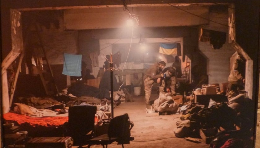 Powiększ obraz: Tak żyli obrońcy Azowstalu w podziemnych labiryntach