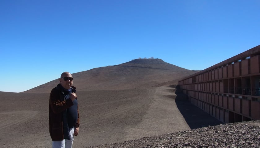 Powiększ obraz: Christian Boltanski na pustyni przy Obserwatorium ALMA, Atacama, Chile