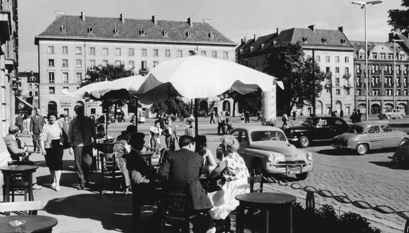 Plac Kościuszki i kawiarnia, lata 50.