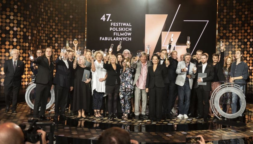 Na zdjęciu: laureaci podczas gali zakończenia 47. Festiwalu Polskich Filmów Fabularnych w sobotę, 17 września 2022 roku, w teatrze muzycznym w Gdyni