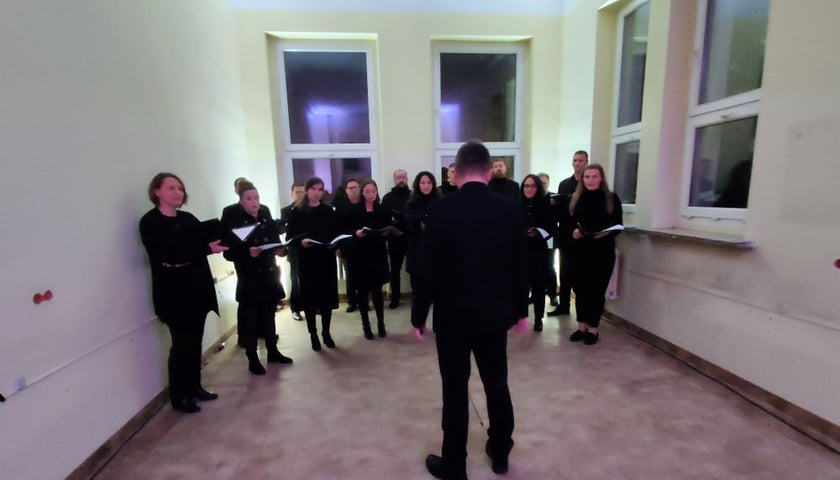 Ostatnia część OVERTONE  w dawnej sali pacjentów