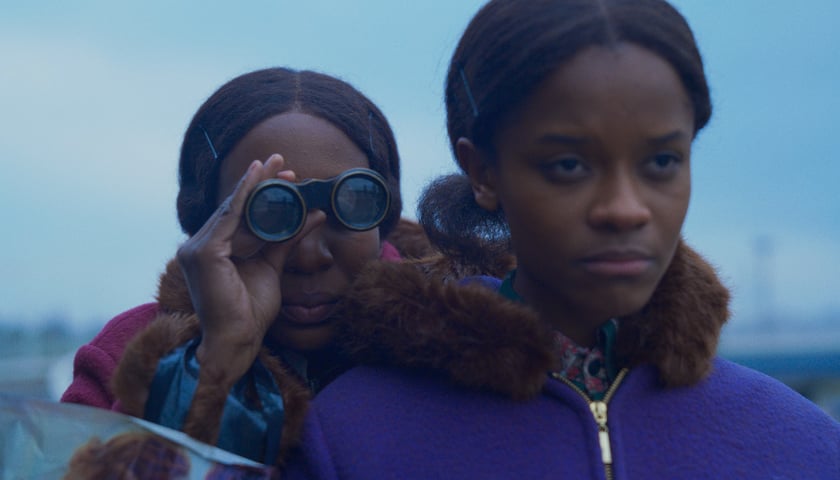 Na zdjęciu dwie aktorki Letitia Wright i Tamara Lawrance, które grają bliźniaczki w filmie „Silent Twins”