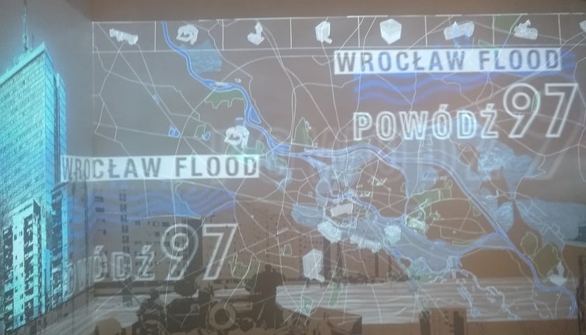 Wystawę "Powódź 97" będzie można zobaczyć od tego weekendu w CH Zajezdnia we Wrocławiu. Na zdjęciu część wystawy
