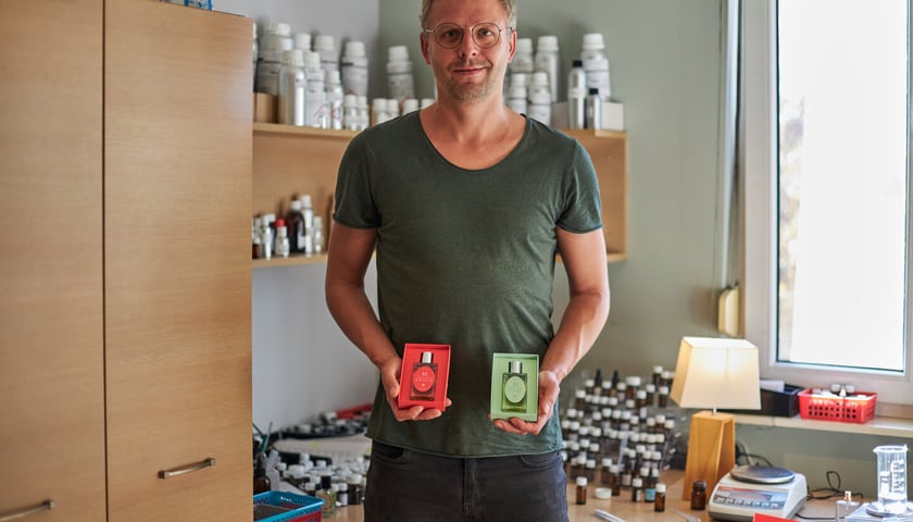 Perfumy Karola Jaśkowiaka stworzone dla marki Tkliwi Nihiliści