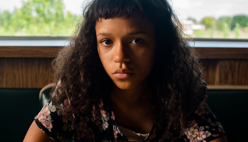 Taylor Russell w roli Maren