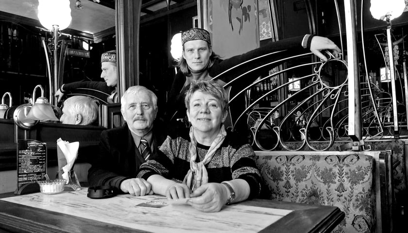 Na zdjęciu Bogusław Litwiniec (z lewej) z synem i żoną