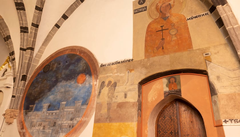 Jerzy Nowosielski, Adam Stalony-Dobrzański, Płamen Jankułowski, Polichromia ściany południowej w kaplicy Podwyższenia Krzyża Świętego, 1966-1978, katedra prawosławna przy ul. Mikołaja