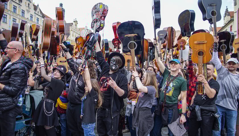 Gitarowy rekord przyciąga do Wrocławia tłumy muzyków
