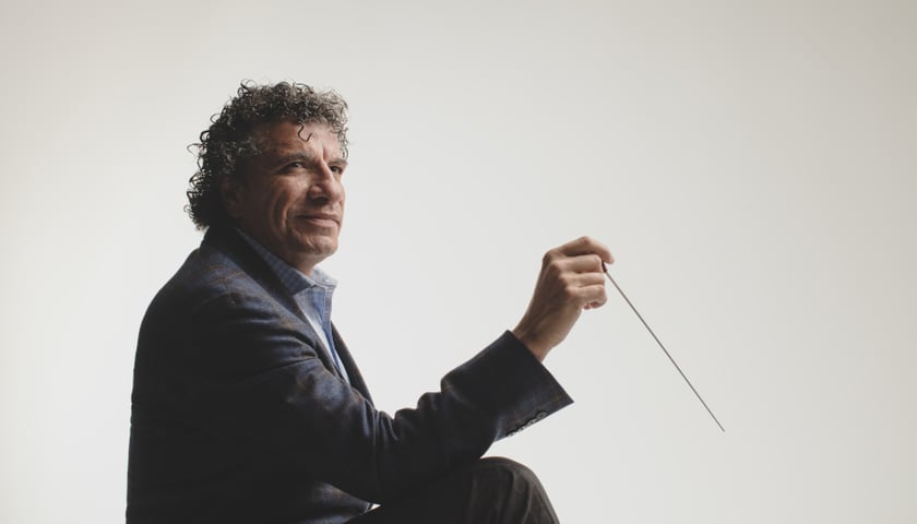 Na zdjęciu dyrygent Giancarlo Guerrero, szef wrocławskich filharmoników
