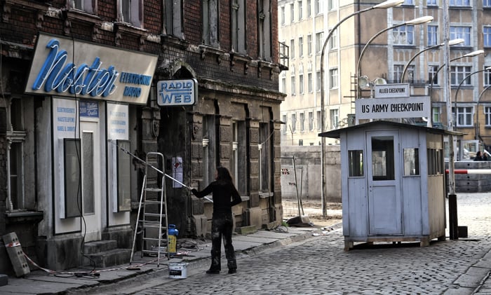 <p>Na zdjęciu sceny z oscarowego &bdquo;Mostu szpieg&oacute;w&rdquo; kręcone przy Ptasiej i Kurkowej</p>
