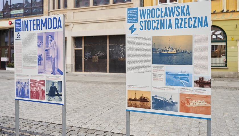 Na zdjęciu plansze z wystawy ,,Wyprodukowano we Wrocławiu. Przemysłowe marki Wrocławia po 1945 roku