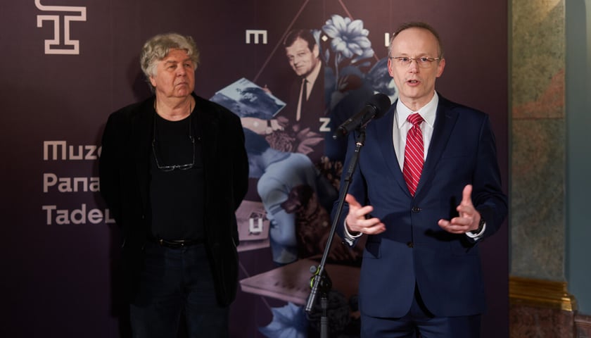 <p>Na zdjęciu premiera nowego opracowania &bdquo;Pana Tadeusza&rdquo; wydanego nakładem Zakładu Narodowego im. Ossolińskich, dr Łukasz Kamiński, dyrektor Ossolineum</p>