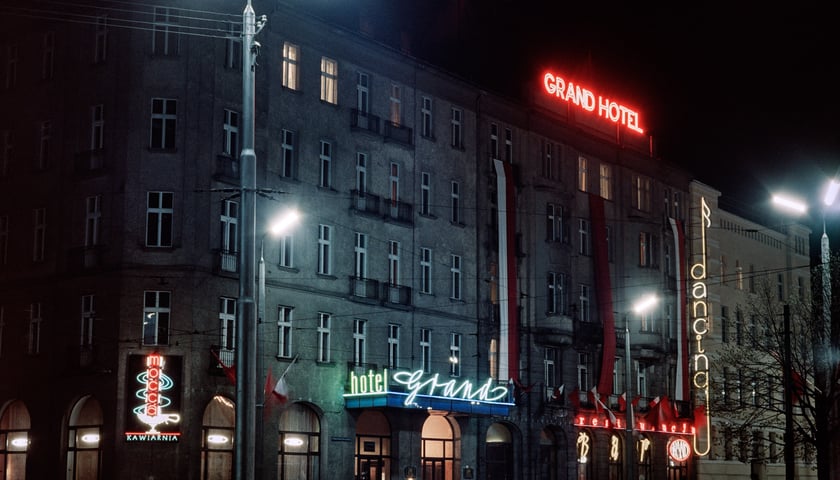 Grand Hotel przy ul. gen. Karola Świerczewskiego (obecnie marsz. Józefa Piłsudskiego), około 1960