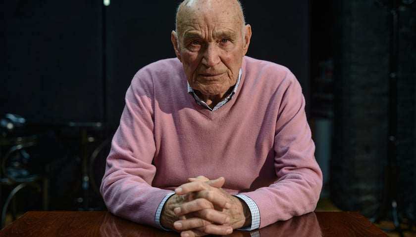 <p>Na zdjęciu Zdzisław Kuźniar&nbsp;podczas pr&oacute;b do spektaklu &bdquo;Dwa dni z synem&rdquo;</p>